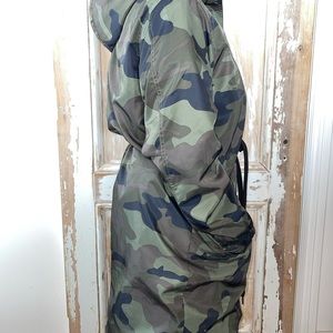 Camo wind breaker size 16-18 (Large)